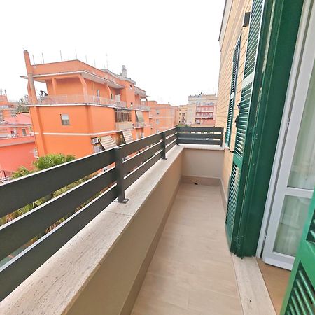 Attico Urbano Terrazza Su Roma Metro A Cornelia Apartment Luaran gambar